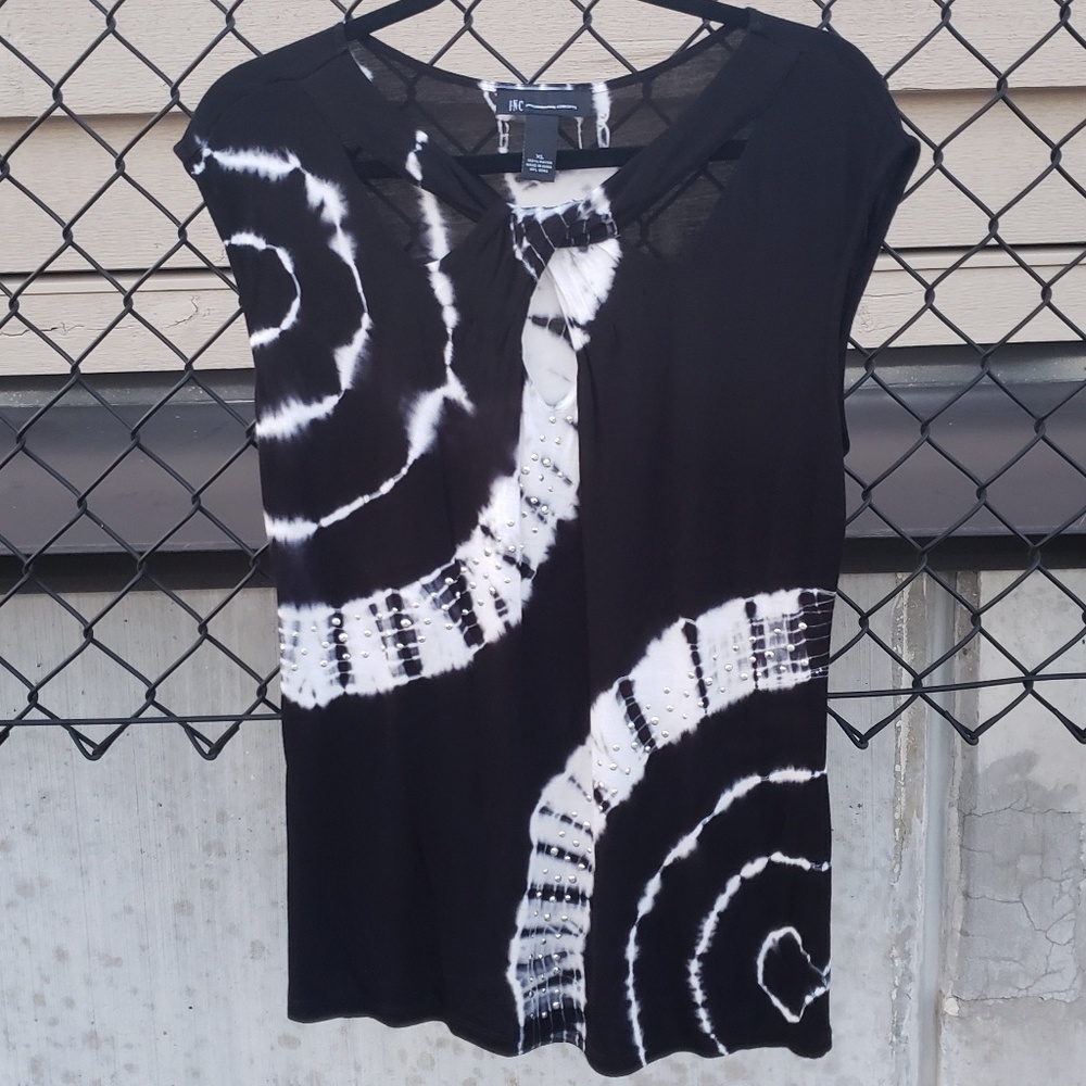 B&W tie dye short sleeve shirt